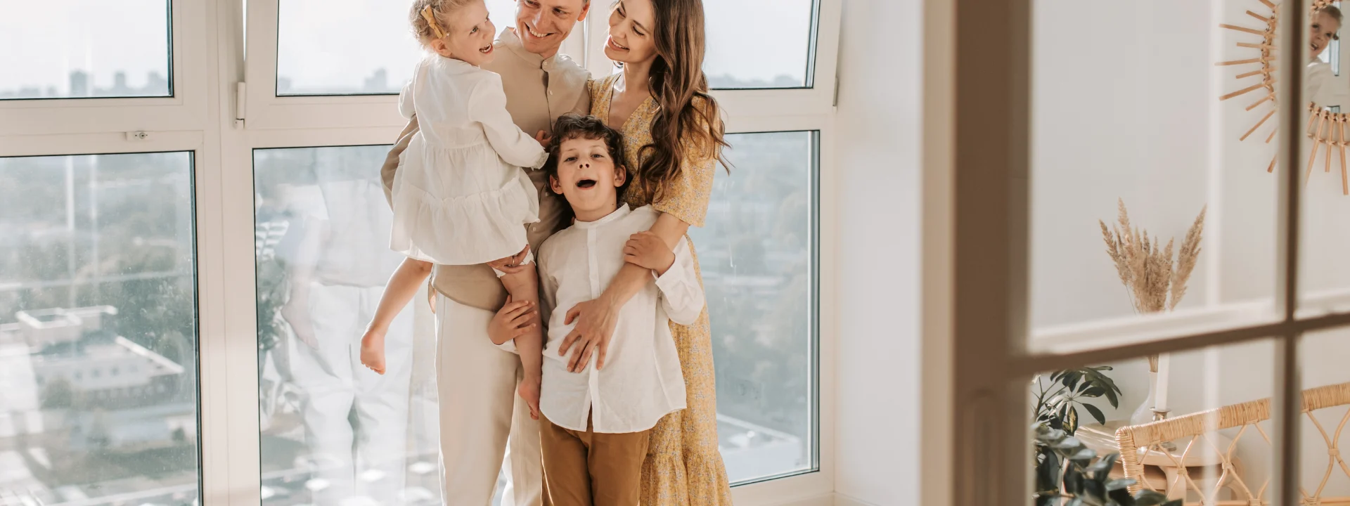 Familia con su seguro de salud Adeslas